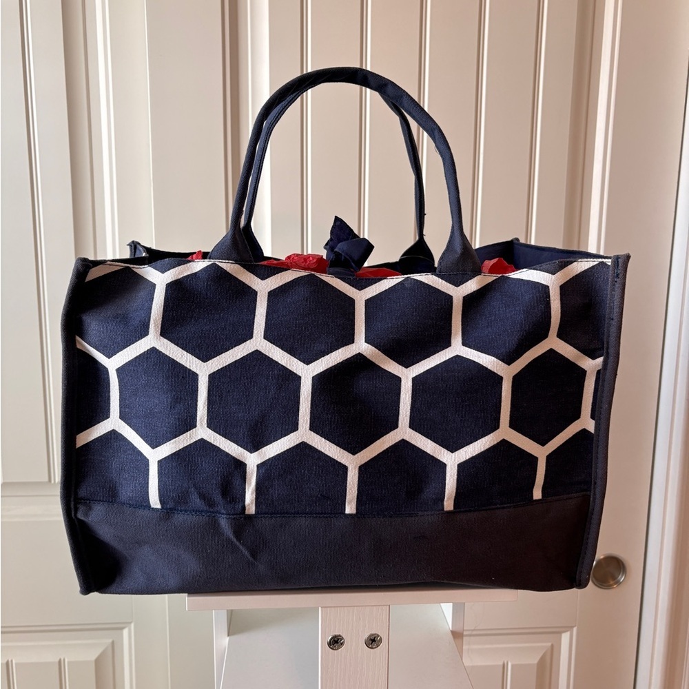 Buckhead Betties Bag NWT Stylish Navy and White Tote Bag